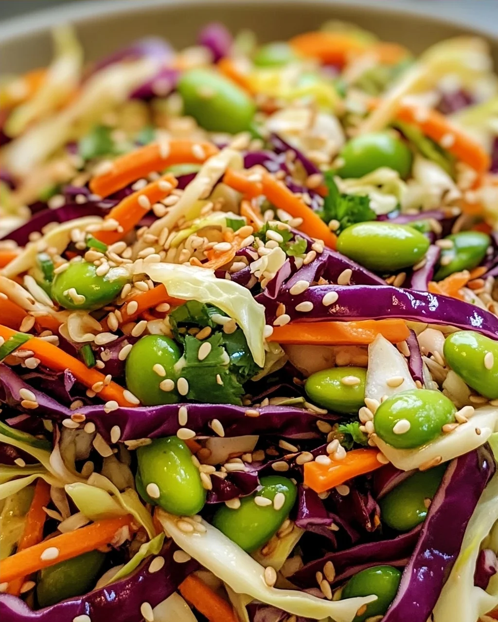 Knuspriger Kohl-Edamame-Salat – Gesund und lecker!